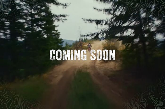 Kawasaki rilis teaser motor adventure terbarunya dengan nama KLE. Wujud masih dirahasiakan
