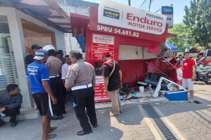 Tempat pengisian nitrogen dan Mobilio jadi sasaran seruduk Mazda CX-9