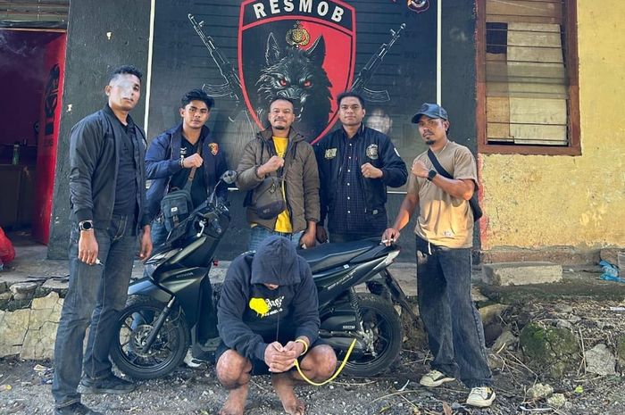 Resmob Polres Manggarai Timur, NTT meringkus pria yang ngaku-ngaku intel dan reskrim demi tipu pacar dan gasak Honda BeAT