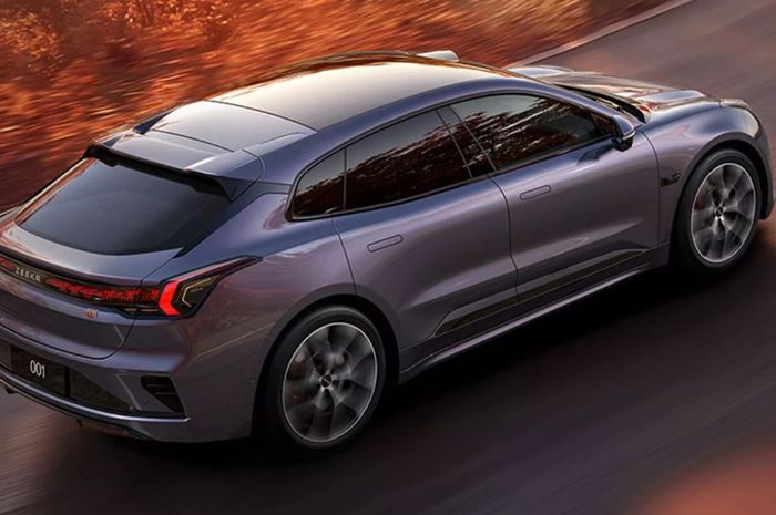 penampakan versi terbaru Zeekr 001, mobil listrik rasa sportcar yang hanya butuh waktu 7 menit untuk isi daya