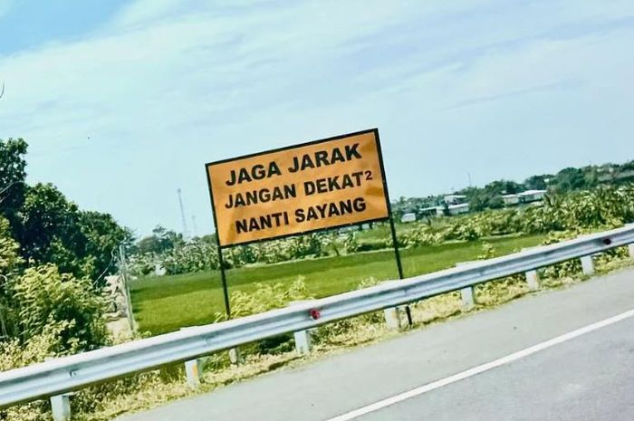 Kalimat di rambu jalan tol Trans Jawa menggelitik dan membuat mantan Menteri Keuangan Sri Mulyani tertawa