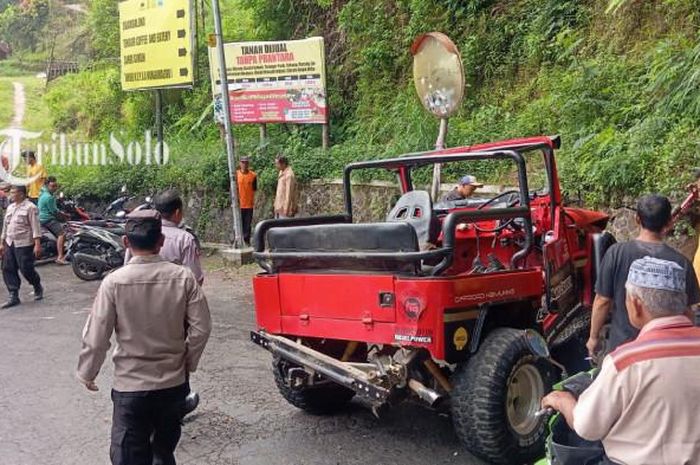 Jip wisata angkut penumpang alami kecelakaan di Karanganyar. Wajah ringsek parah