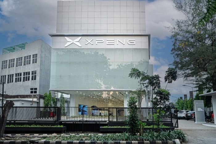 Tampak depan dealer XPENG di Pondok Indah