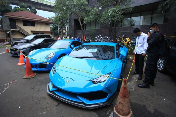 Lamborghini Huracan Liberty Walk, Porsche 911 Carrera 4S Coupe 3.8L dan BMW 840i Coupe M Tech milik Doni Salmanan dilelang negara