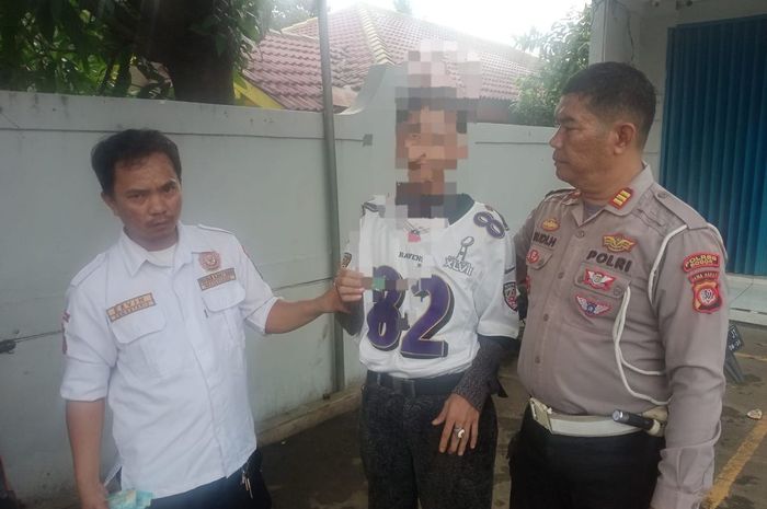 RH, pria pelaku pemalakan terhadap sopir truk di jalan raya Gunung Sindur-Ciseeng, Gunung Sindur, kabupaten Bogor ditangkap Polisi