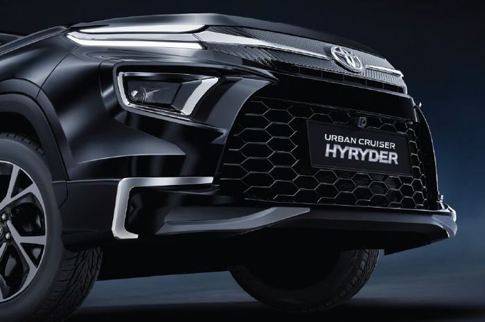 penampakan edisi baru SUV Toyota Urban Cruiser Hyryder Aero Edition yang tampil lebih sporty