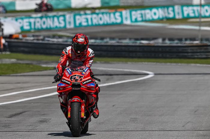 Pembalap Ducati Lenovo, Francesco Bagnaia, gagal podium saat balapan menyisakan tiga lap lagi pada MotoGP Malaysia 2025, Minggu, 26 Oktober 2025