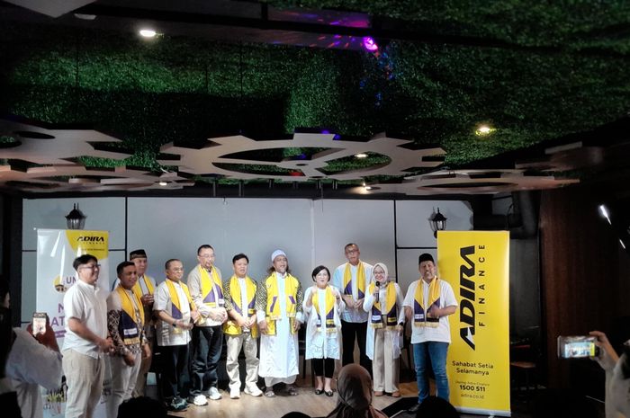 PT Adira Dinamika Multi Finance, Tbk. (Adira Finance) kembali memberangkatkan ratusan konsumen ke Tanah Suci melalui program &ldquo;Umrah untuk Sahabat 2025&rdquo;.
