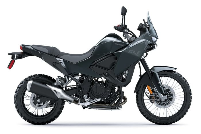 Kawasaki KLE 500 keluar sebagai juara Bike of The Year di ajang OTOMOTIF Award 2026.