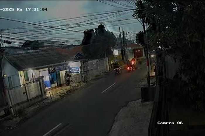 Detik-detik maling motor melancarkan aksinya di Ciracas, Jakarta Timur