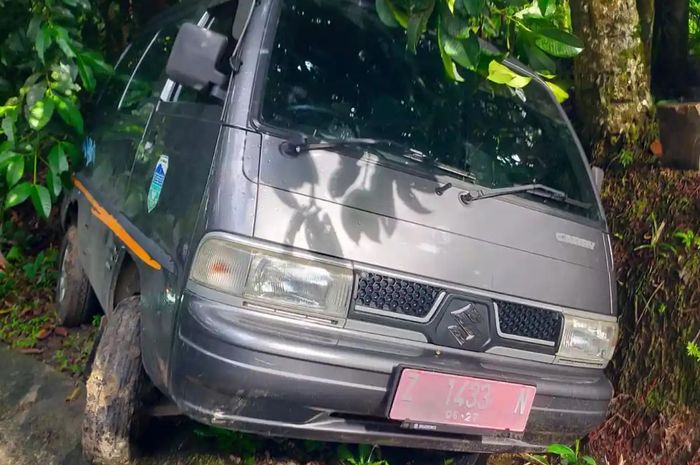 Suzuki Carry pelat merah ditemukan di pinggir jalan tanpa pemilik. Sempat dikira dicuri, ternyata begini faktanya
