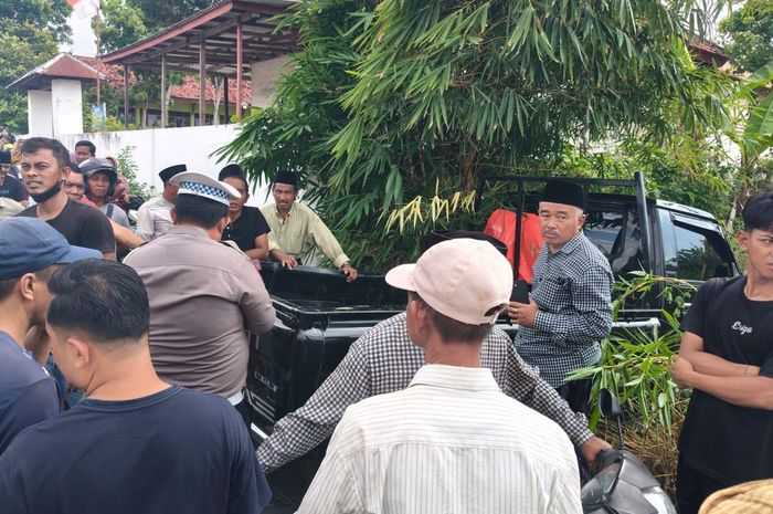 Mitsubishi L300 yang menabrak pemotor hingga meninggal di Pamekasan, Madura, Jawa Timur