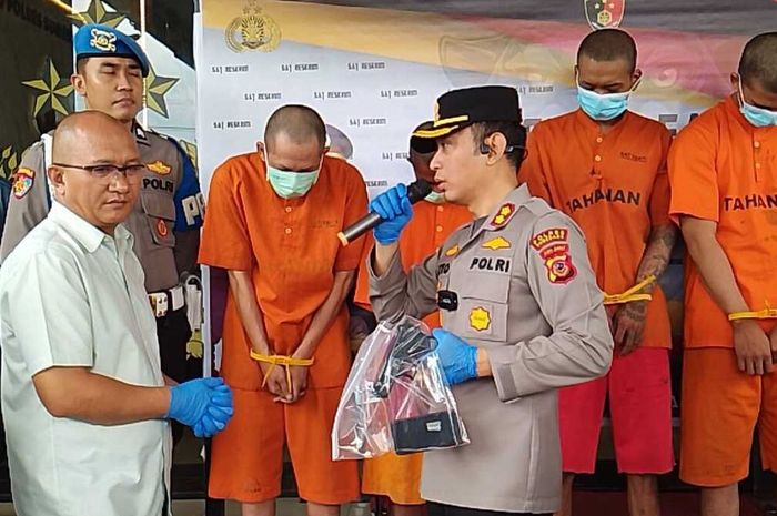 Konfeensi Pers kasus penganiayaan dan perampasan HP oleh preman kampung naik Honda Freed terhadap petugas tol Cisumdawu di KM 178