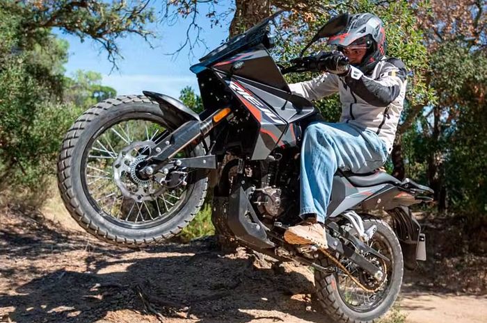penampakan versi baru motor adventure Rieju Aventura 125