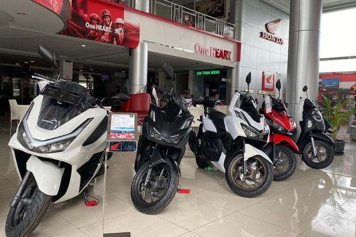Main Dealer motor Honda Jakarta - Tangerang PT Wahana Makmur Sejati (WMS) kasih diskon dan promo untuk line up motor matic lewat program &lsquo;Spesial Promo Pahlawan&rsquo;. 