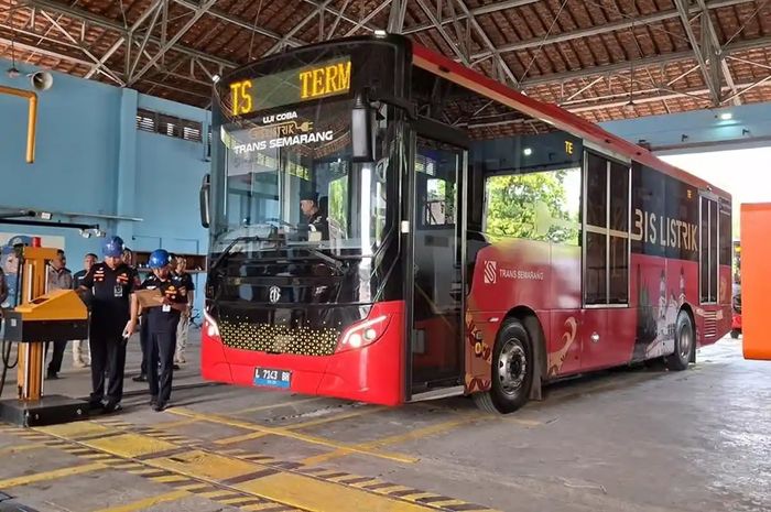 Bus listrik trans Semarang sudah mulai diuji coba. Ini koridor yang akan dilewati