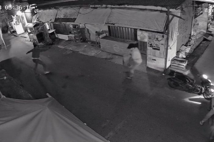 Seorang hansip kena tembakan di perut saat gagalkan aksi pencurian motor di Cakung
