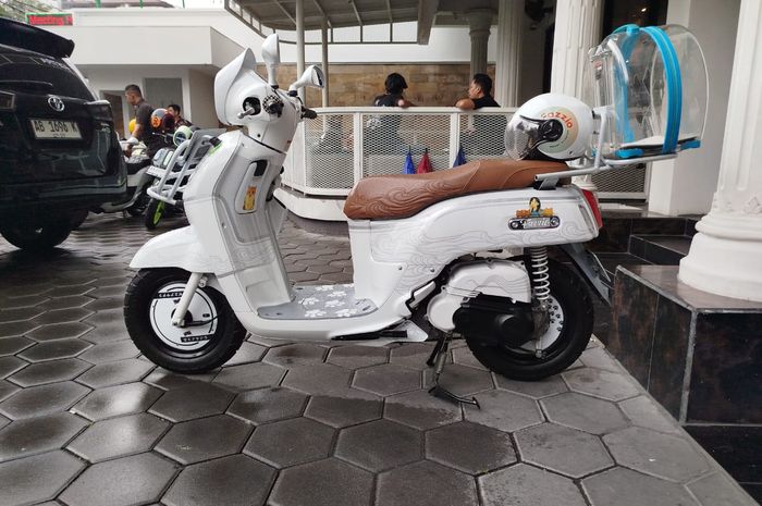 Yamaha Fazzio milik Zee Asadel eks JKT48 yang mengusung konsep modifikasi minimalis kalcer