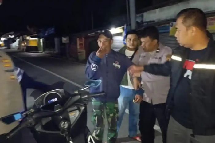 Pelaku pemalakan sopir taksi online yang mau masuk ke Tol Jagorawi