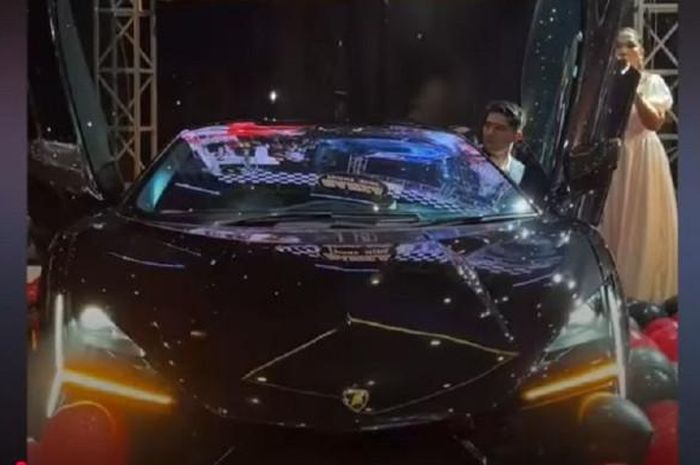 Lamborghini Revuelto yang diberikan crazy rich Makassar, Haji Najmuddin kepada anaknya yang berulang tahun ke-9 tahun