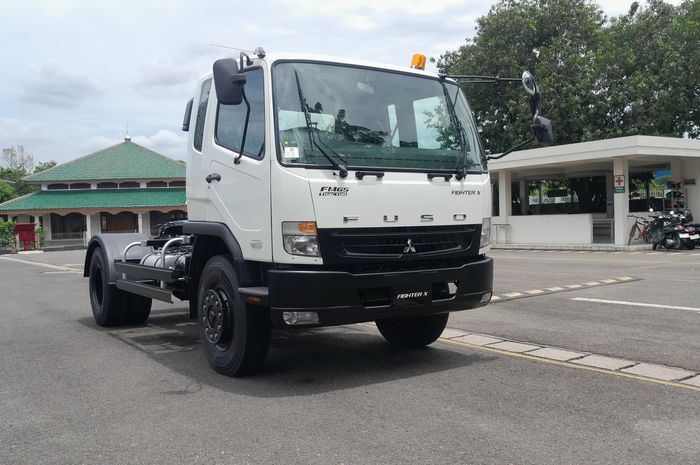 Mitsubishi Fuso Fighter X FM65F Tractor Head 4x2