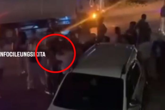 Tiga remaja kakak beradik melakukan percobaan pembegalan terhadap pengemudi mobil pikap di Cileungsi, kabupaten Bogor, Jawa Barat