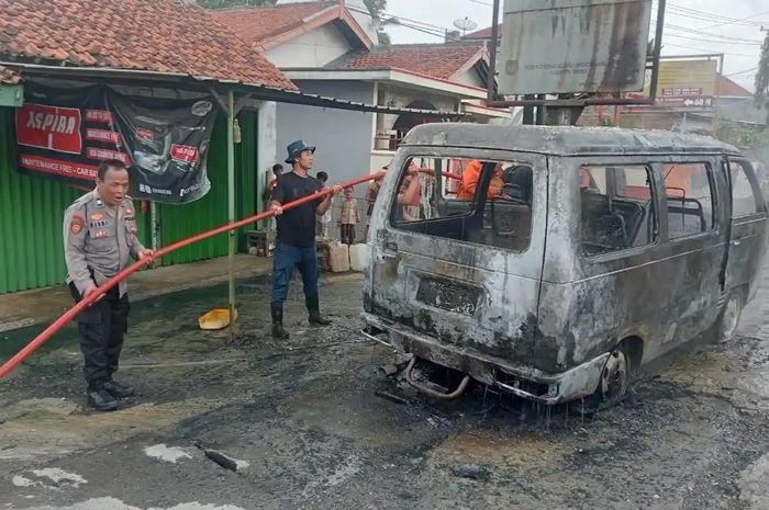 Suzuki Carry jadi bangkai usai isi BBM di SPBU