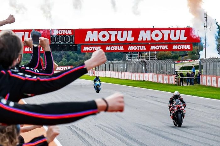 Marco Bezzecchi amankan podium pertama MotoGP Valencia
