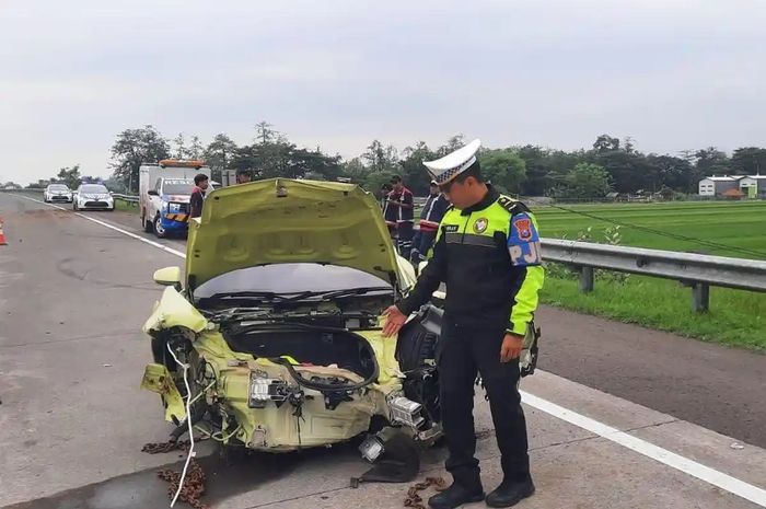 Porsche 911 Carrera amburadul di Tol Probolinggo-Pasuruan. Begini awal mulanya