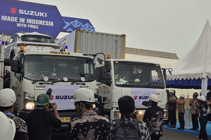 Seremoni ekspor Suzuki Fronx dan Satria secara bersamaan