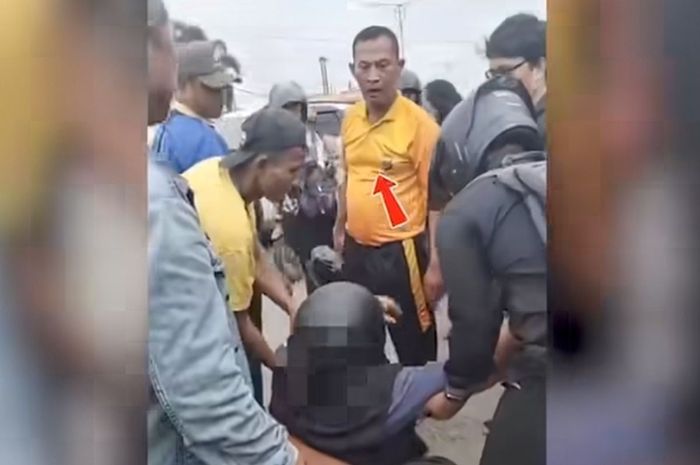 Seorang polisi pukuli pemotor karena terlibat tabrakan. Berujung kebal hukum karena alami penyakit ini