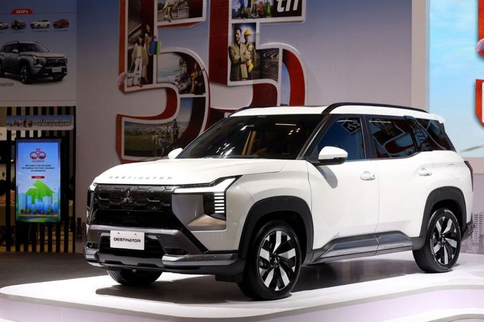 Mitsubishi Destinator dengan tema Premium &amp; Touring with Family di GJAW 2025