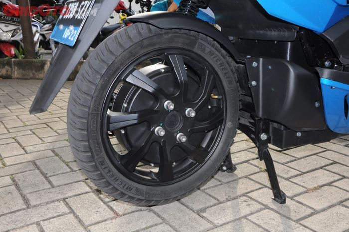 Cara ganti ban motor listrik 