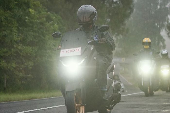 Di medan touring Yogyakarta-Semarang yang melintasi medan pegunungan maupun perkotaan, YECVT Yamaha NMAX Turbo menunjukkan tajinya