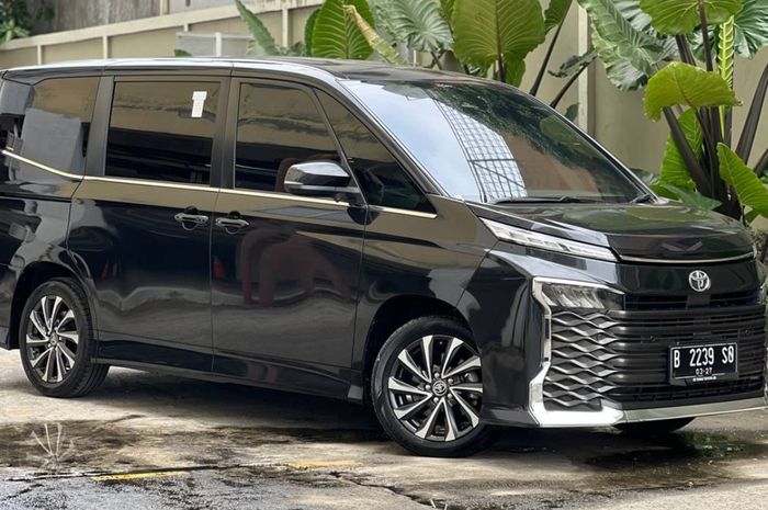 Mobil bekas  Toyota Voxy  2022