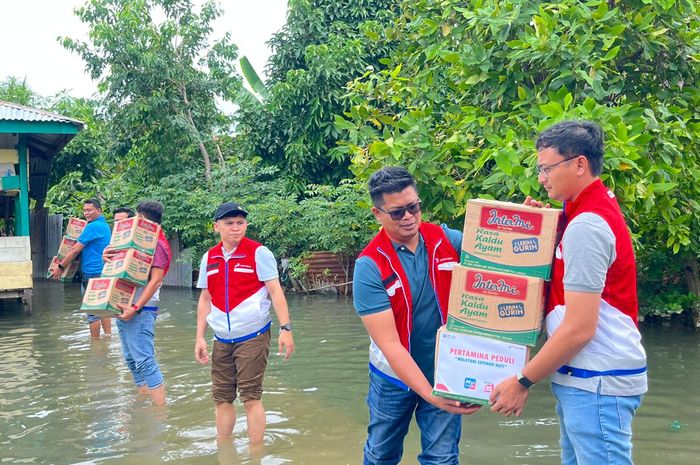 Pertamina gerak cepat salurkan bantuan unrtuk bantuk korban banjir dan longsor khususnya di Sumaterat