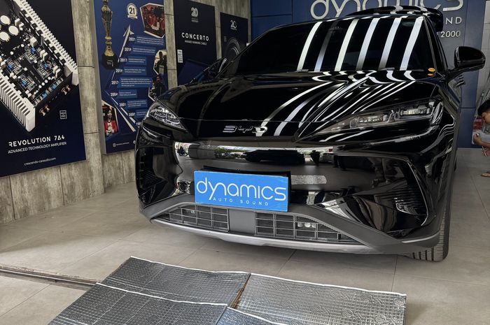 Modifikasi audio mobil dengan peredam kabin khusus mobil listrik garapan Dynamics Autosound