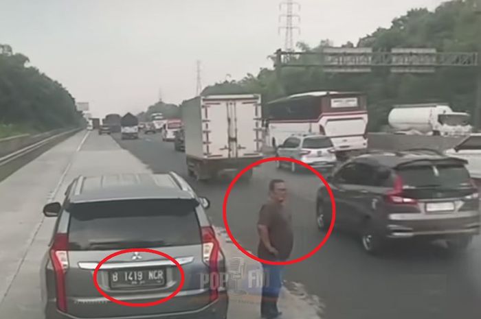 Dalam lingkaran merah, sopir Mitsubishi Pajero Sport berpelat nomor B 1419 NCR mengaku Kombes Polisi dan disebut mengancam tembak sopir truk di tol Jakarta-Cikampek KM 49, wilayah Karawang, Jawa Barat