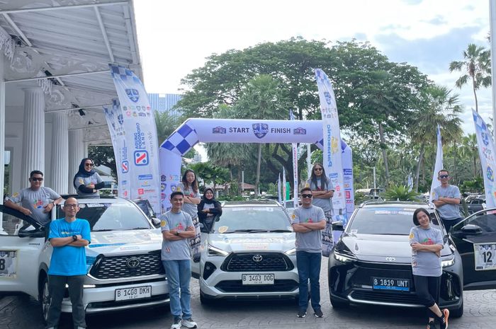 Personil Protect Surabaya Sidoarjo Rally Team (SSRT) yang borong beragam piala di Kejurnas City Rally Final Round 2025 di Jakarta, (16/11/25)