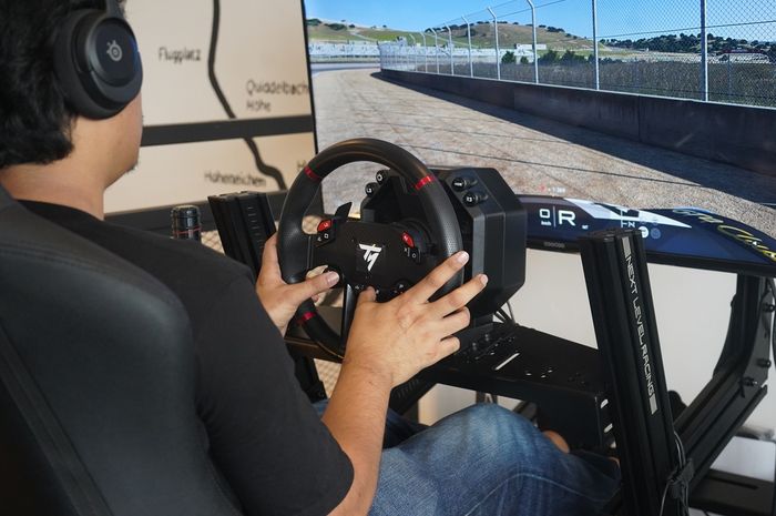 Thrustmaster luncurkan steering wheel terbaru untuk bermain game simulasi balap