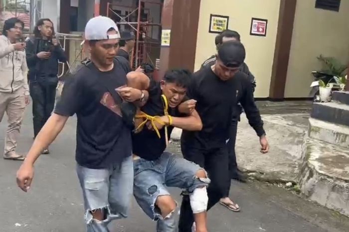 Reki (27), pelaku pencurian motor lintas kabupaten dan provinsi yang berhasil ditangkap Satreskrim Polres Rejang Lebong dengan hadiah tembakan di kaki kiri