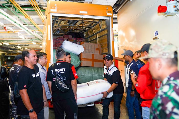 DOCI Serahkan Bantuan Donasi untuk Sumatera ke TNI AL