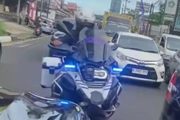 Viral polisi patwal kawal Range Rover pelat B 1 WON di puncak Bogor pakai Tot tot Wuk wuk