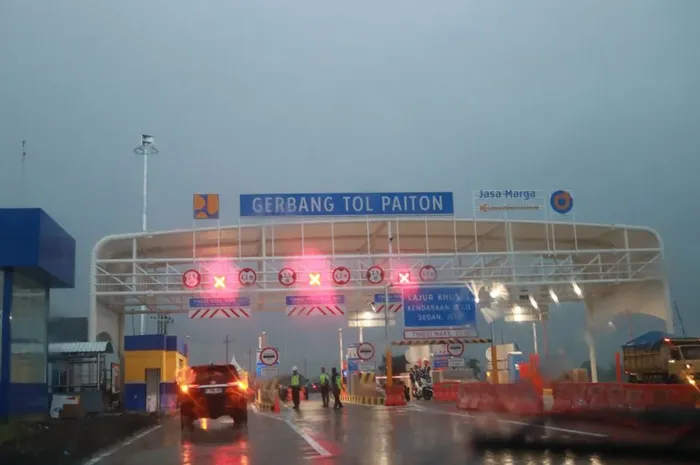 Gerbang tol Paiton, jalan tol Probolinggo-Banyuwangi seksi 1 dan 2 ruas Gending-Paiton