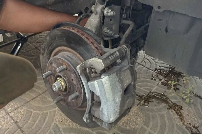 Ternyata Rem Mobil Harus Dicek Ulang Setelah Terendam Banjir!