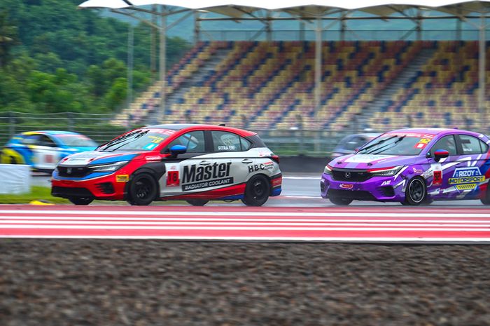 Brand Master Radiator Coolant resmi mendukung tim balap Master Racing Crew-Honda Bandung Center yang berlaga di Kejuaraan Nasional (Kejurnas) Indonesia Touring Car Race (ITCR) 1500.