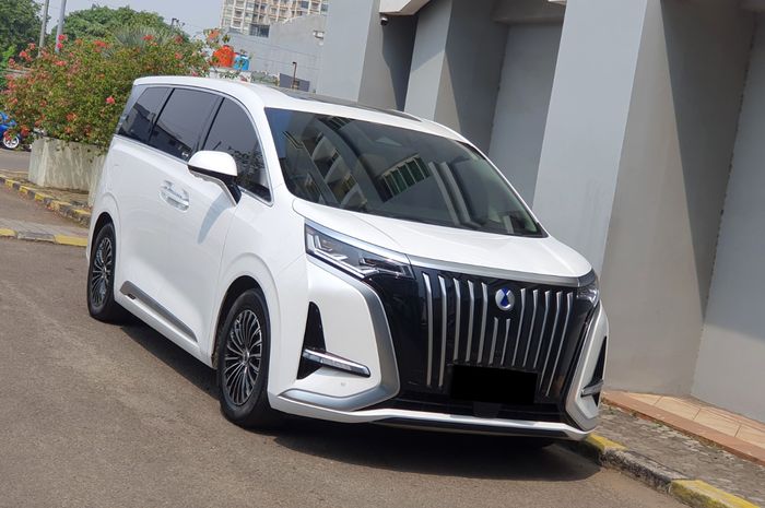 Denza D9 banyak diburu konsumen mobil bekas