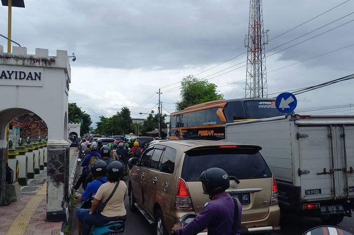 Kondisi ruas jalan di sekitar jembatan Sayidan, kota Yogyakarta macet