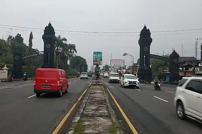 Jalan Raya Jogja-Solo wilayah Prambanan
