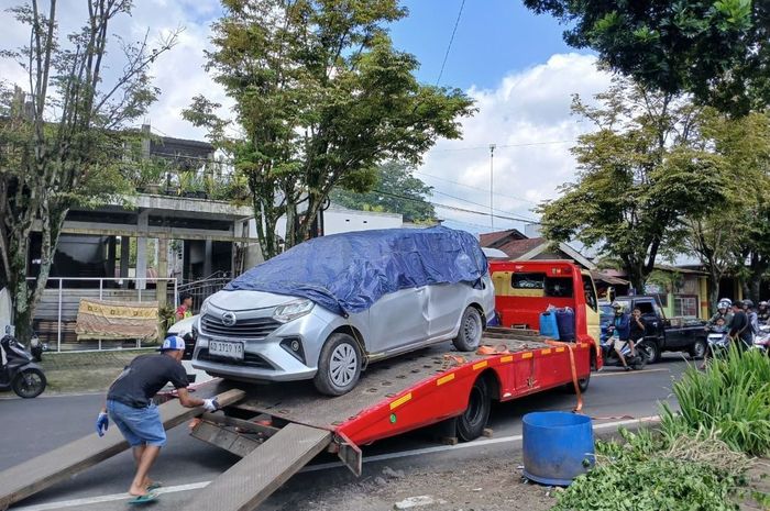 Daihatsu Sigra terbakar di SPBU Gontor, temuan jeriken jadi teka-teki